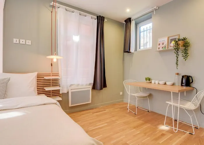 Train Station: Equipped Appartement *