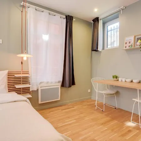 Train Station: Equipped Appartement *