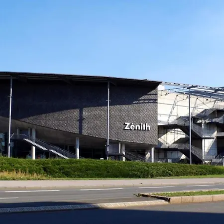 Train Station: Equipped דירה